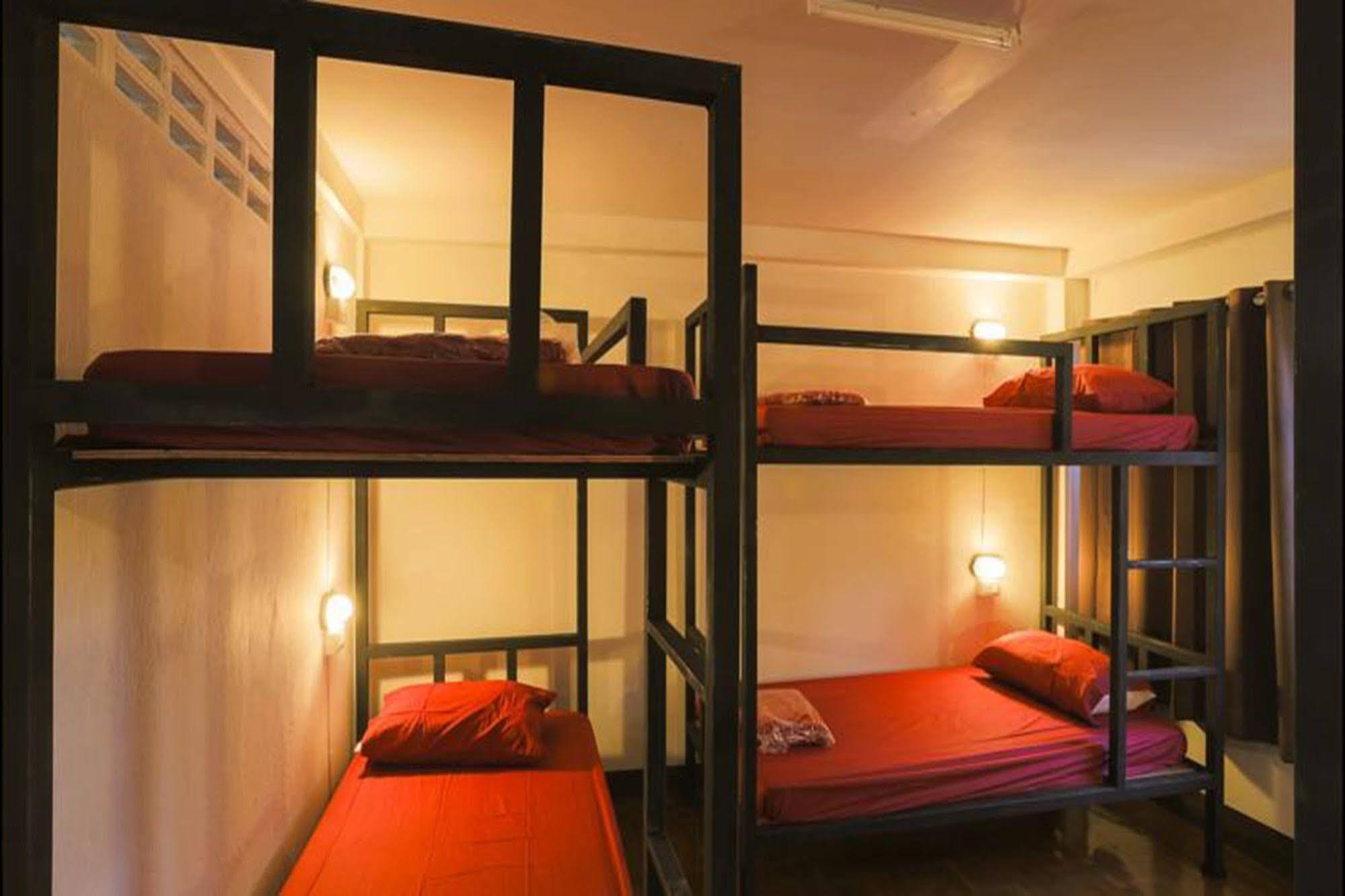Cham Cha Hostel Chiang Mai Buitenkant foto